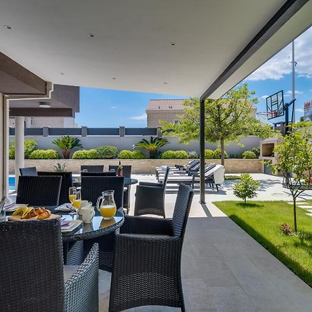 Luxury Villa Lucas With Heated Pool, Whirlpool, Sauna, 14 Pax Podstrana Dış mekan fotoğraf