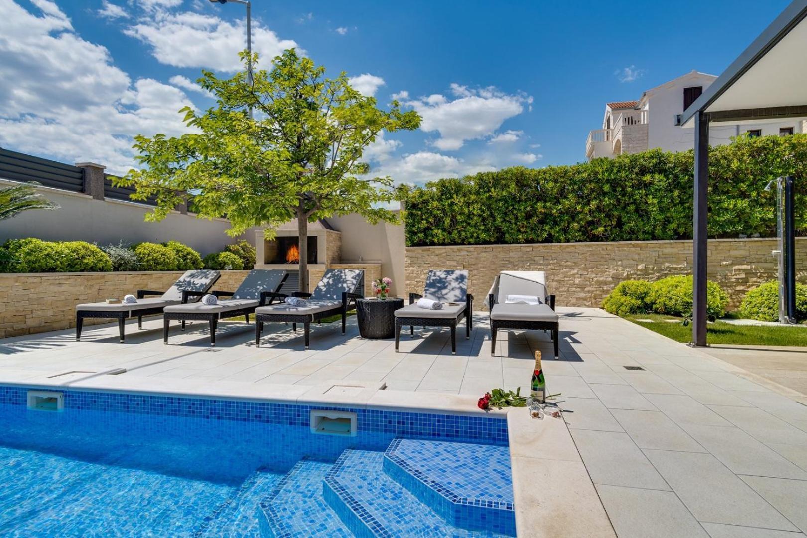 Luxury Villa Lucas With Heated Pool, Whirlpool, Sauna, 14 Pax Podstrana Dış mekan fotoğraf