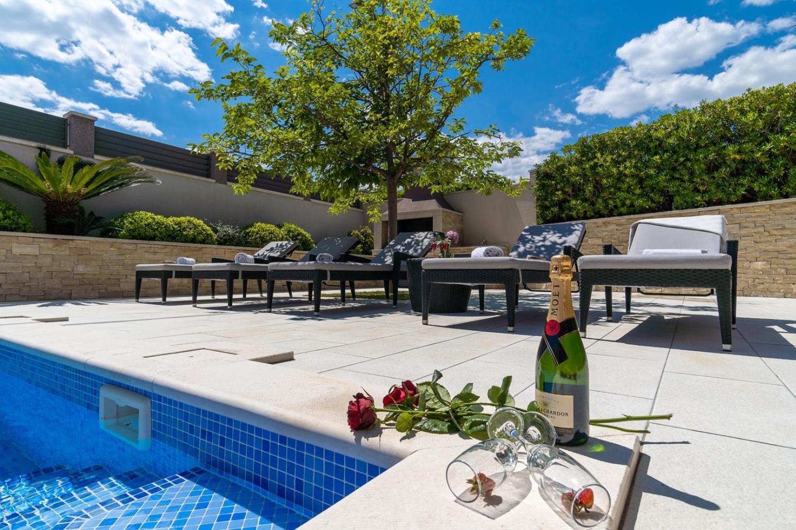 Luxury Villa Lucas With Heated Pool, Whirlpool, Sauna, 14 Pax Podstrana Dış mekan fotoğraf